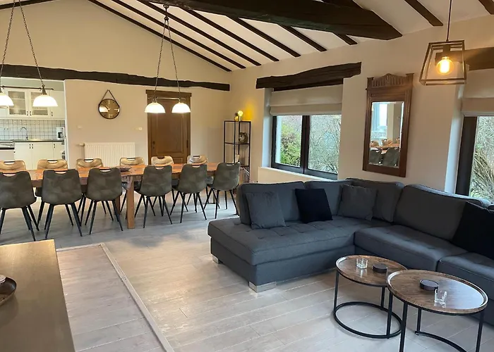 Hébergement de vacances Five-bedroom In *