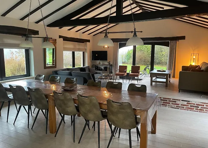 Hébergement de vacances Five-bedroom In