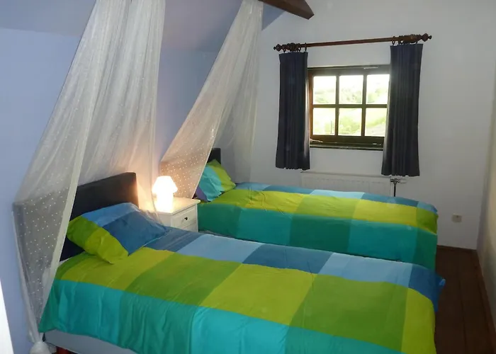 Hébergement de vacances Five-bedroom In Somme-Leuze